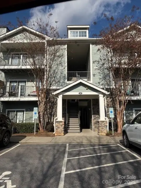 500 Vista Lake Drive #202, Candler, NC 28715