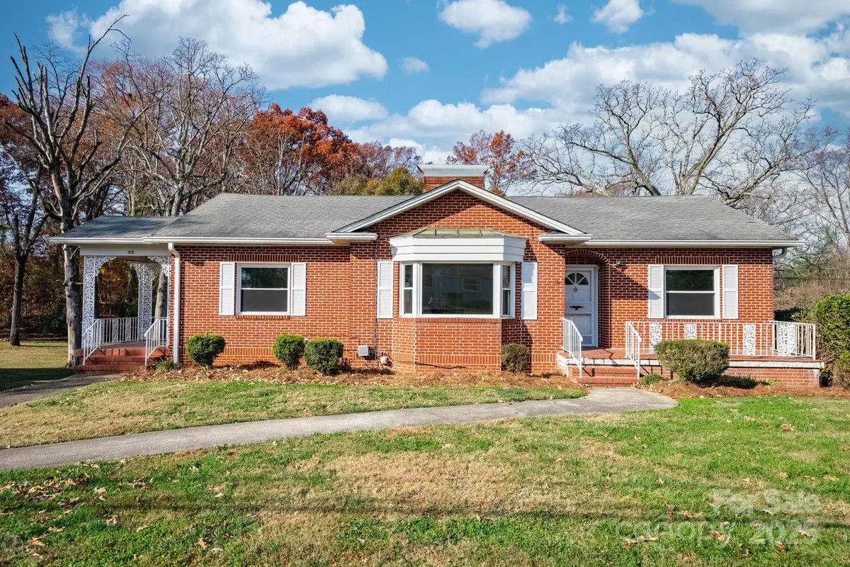 313 17th Street Nw, Hickory, NC 28601 - Image #1
