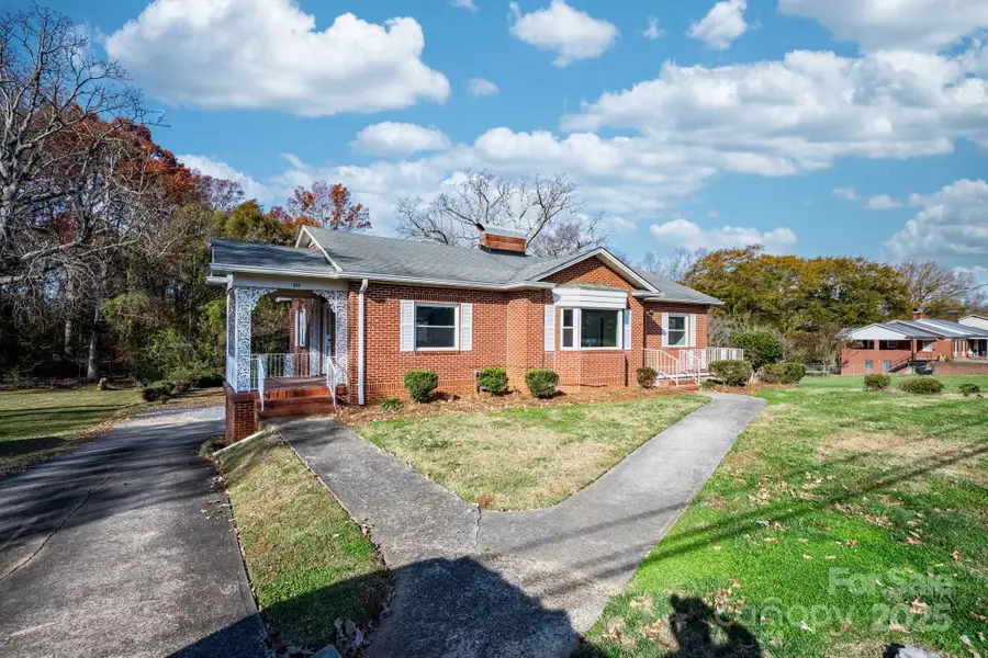 313 17th Street Nw, Hickory, NC 28601 - Image #2