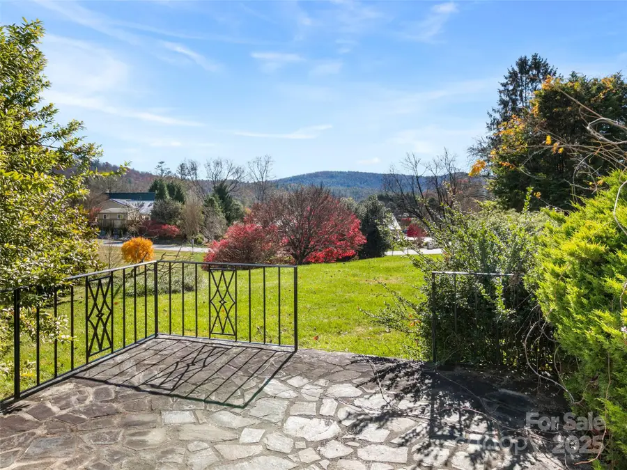 110 Yardley Court, Hendersonville, NC 28739 - Image #3