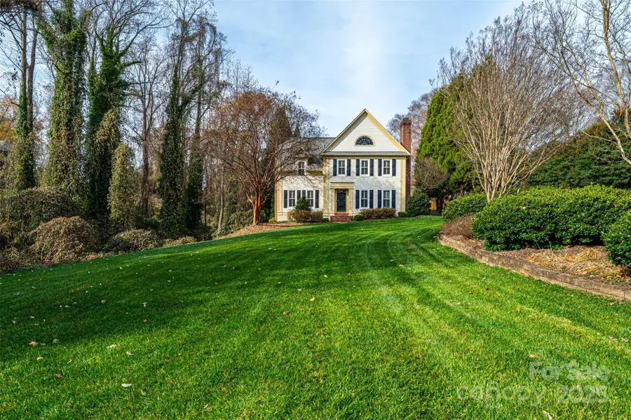 560 20th Avenue Court Nw, Hickory, NC 28601 - Image #2