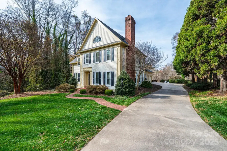 560 20th Avenue Court Nw, Hickory, NC 28601 - Image #3