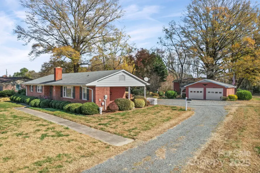 6812 W Sugar Creek Road, Charlotte, NC 28269 - Image #2