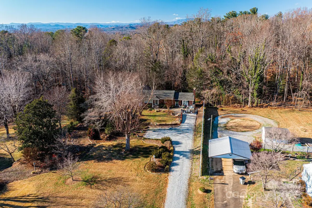 1108 Hibriten Drive Se, Lenoir, NC 28645 - Image #1