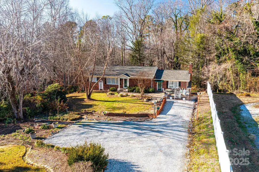 1108 Hibriten Drive Se, Lenoir, NC 28645 - Image #2