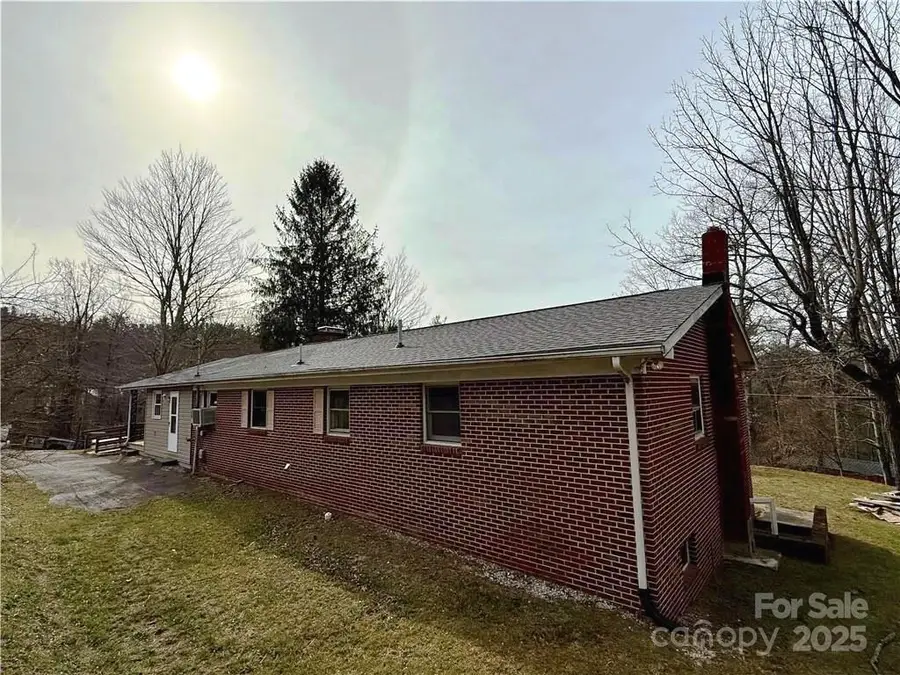 365 Ollis Road, Spruce Pine, NC 28777 - Image #2