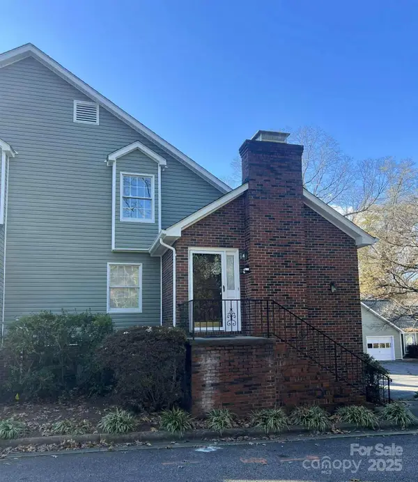 261 5th Avenue Ne #1, Hickory, NC 28601