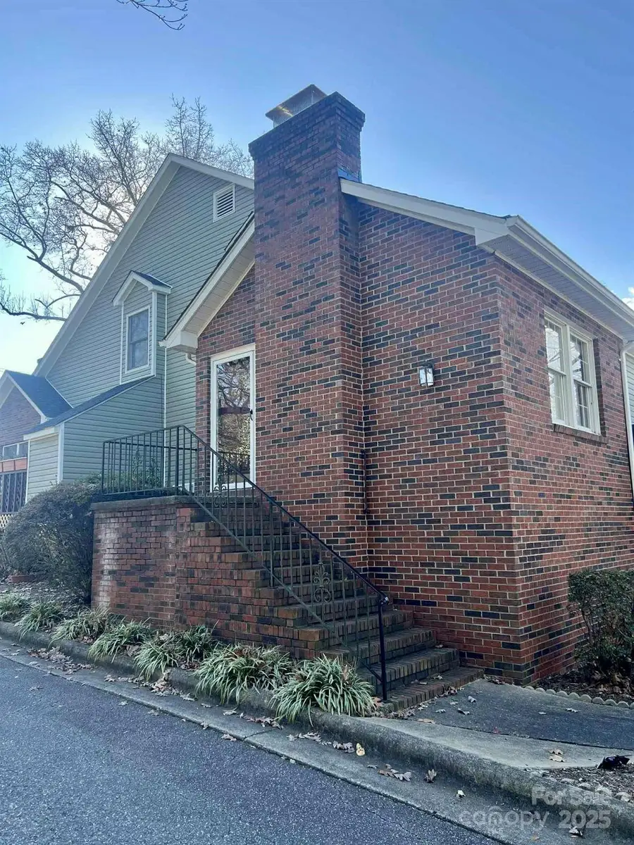 261 5th Avenue Ne #1, Hickory, NC 28601 - Image #2