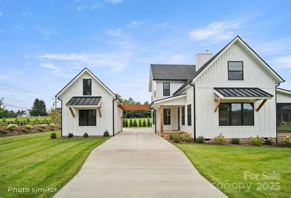 184 Mavrick Drive, Mills River, NC 28759