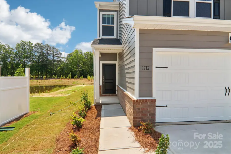 8040 Hidden Springs Trail, Charlotte, NC 28216 - Image #2