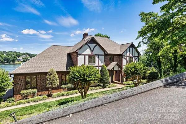 476 44th Avenue Drive Nw, Hickory, NC 28601