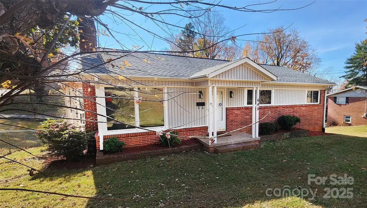 648 7th Avenue Se, Hickory, NC 28602 - Image #1
