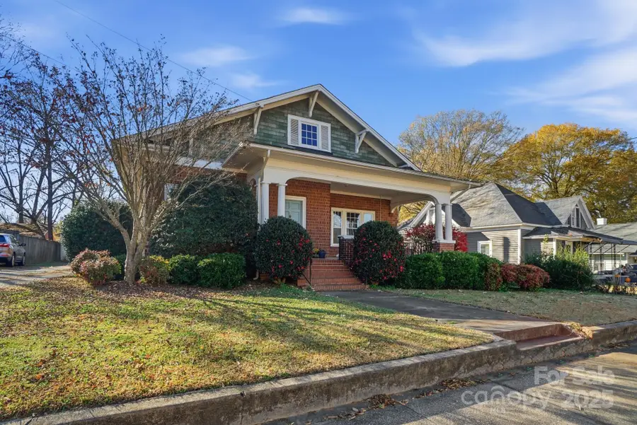 221 N Patterson Street, Statesville, NC 28677 - Image #2