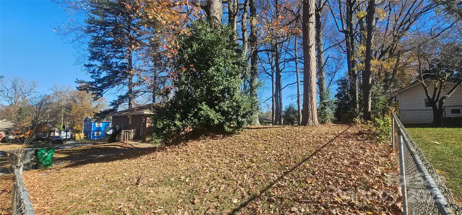 553 Derrydowne Drive, Charlotte, NC 28213 - Image #3