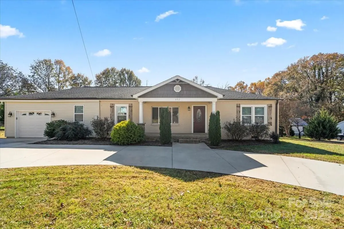 492 14th Avenue Ne, Hickory, NC 28601 - Image #1