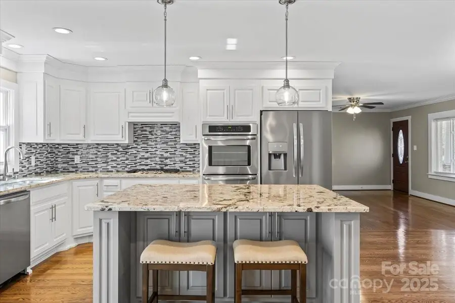 492 14th Avenue Ne, Hickory, NC 28601 - Image #2