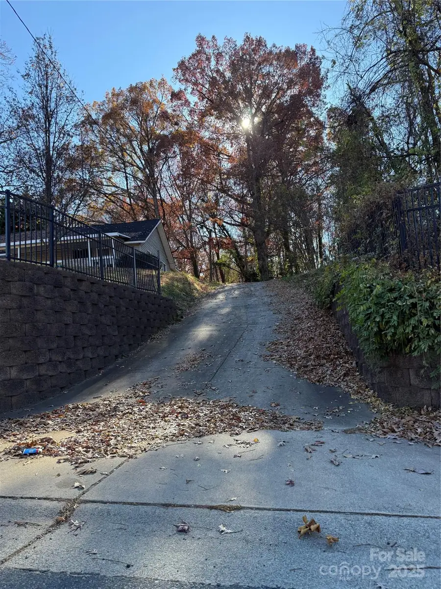 829 W Craighead Road, Charlotte, NC 28206 - Image #3