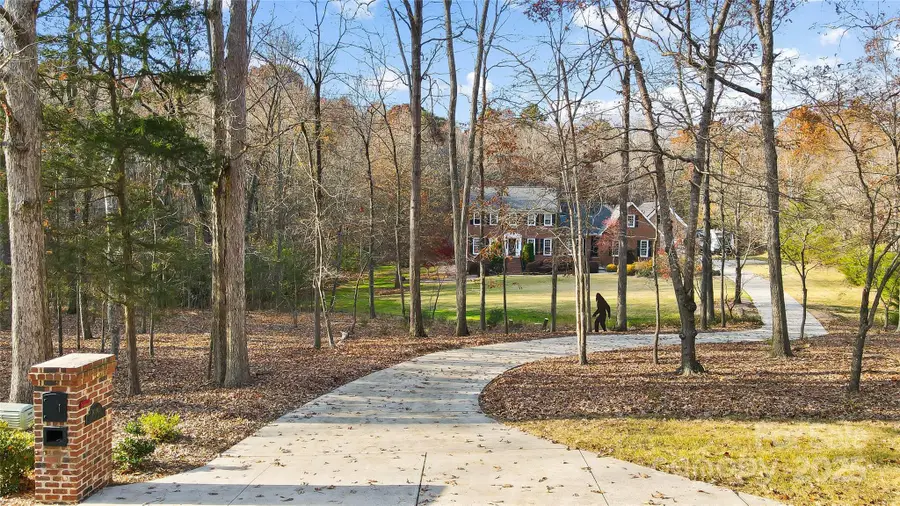 10915 Tara Oaks Drive, Charlotte, NC 28227 - Image #3