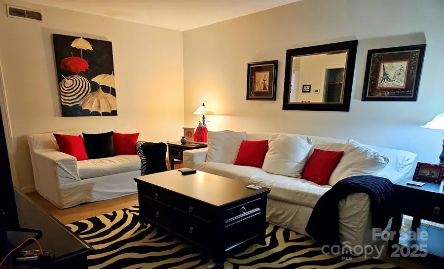 1335 12th Street Drive Nw, Hickory, NC 28601 - Image #2