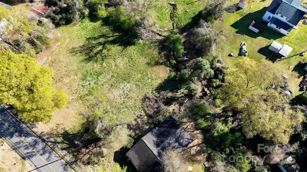 33 Pinecrest Avenue, Great Falls, SC 29055