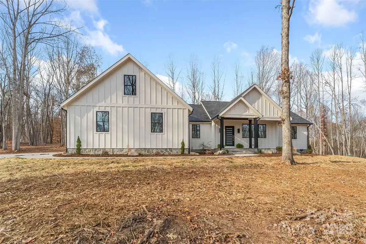 135 Hilltop Street, Morganton, NC 28655 - Image #1