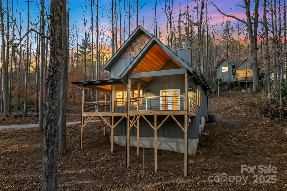 457 Blue Ridge Drive N, Marion, NC 28752 - Image #1