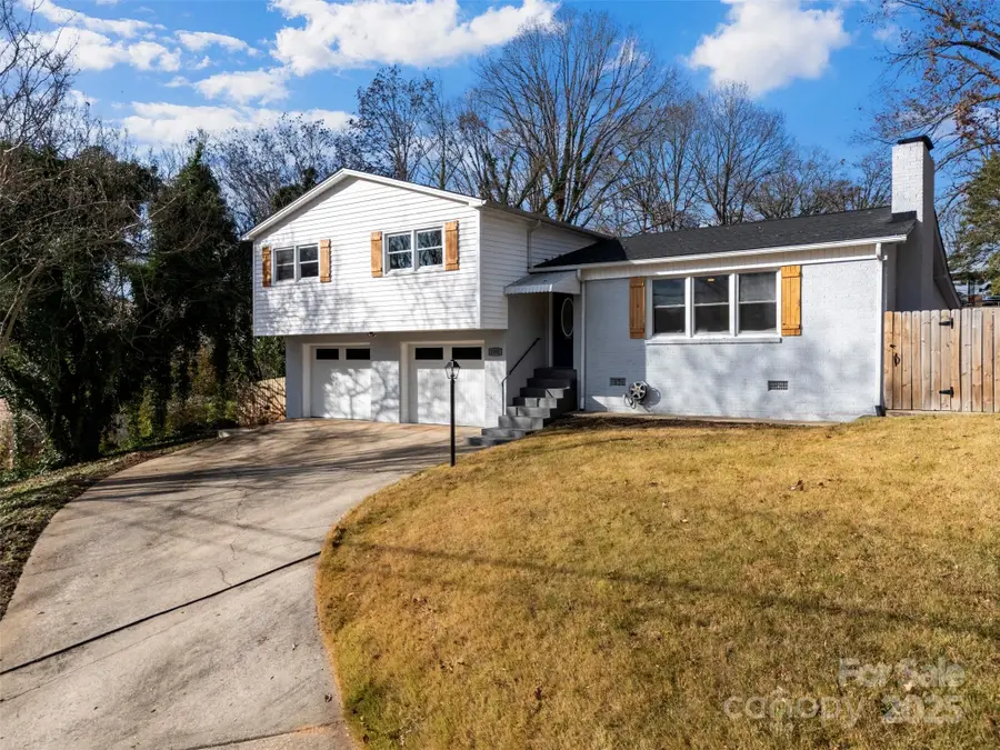 1905 10th Street Place Nw, Hickory, NC 28601 - Image #2