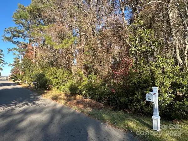 318 NE 55th Street, Oak Island, NC 28465