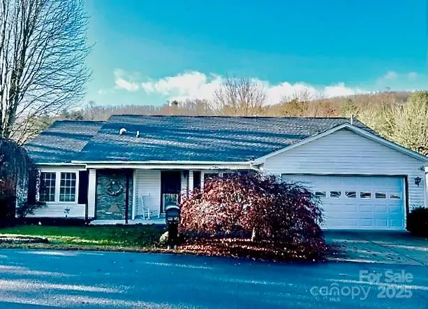 532 Woodfield Lane, Hendersonville, NC 28791 - Image #1