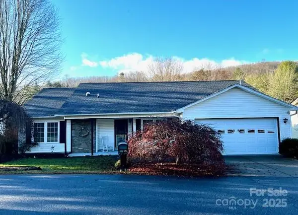 532 Woodfield Lane, Hendersonville, NC 28791