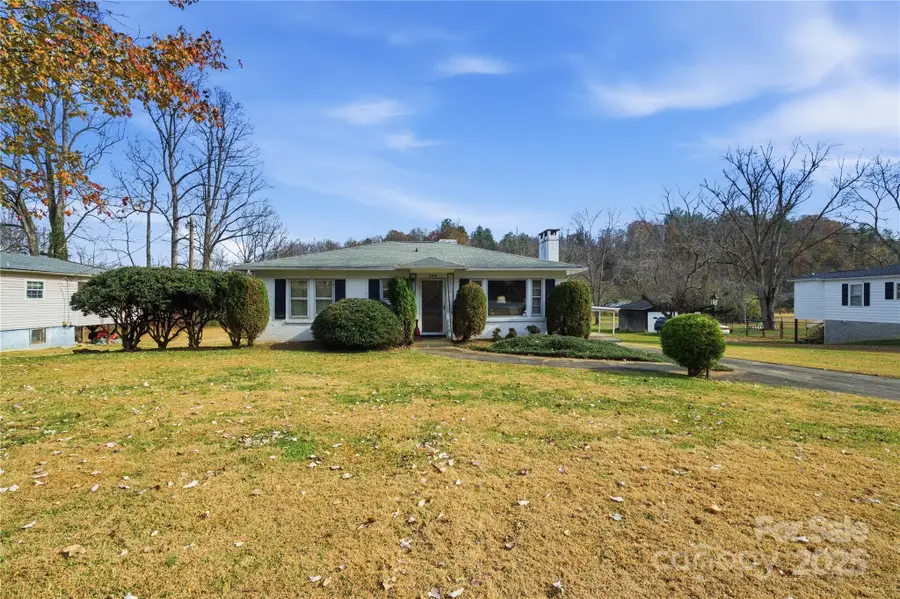 940 Meadowlane Drive Nw, Lenoir, NC 28645 - Image #2