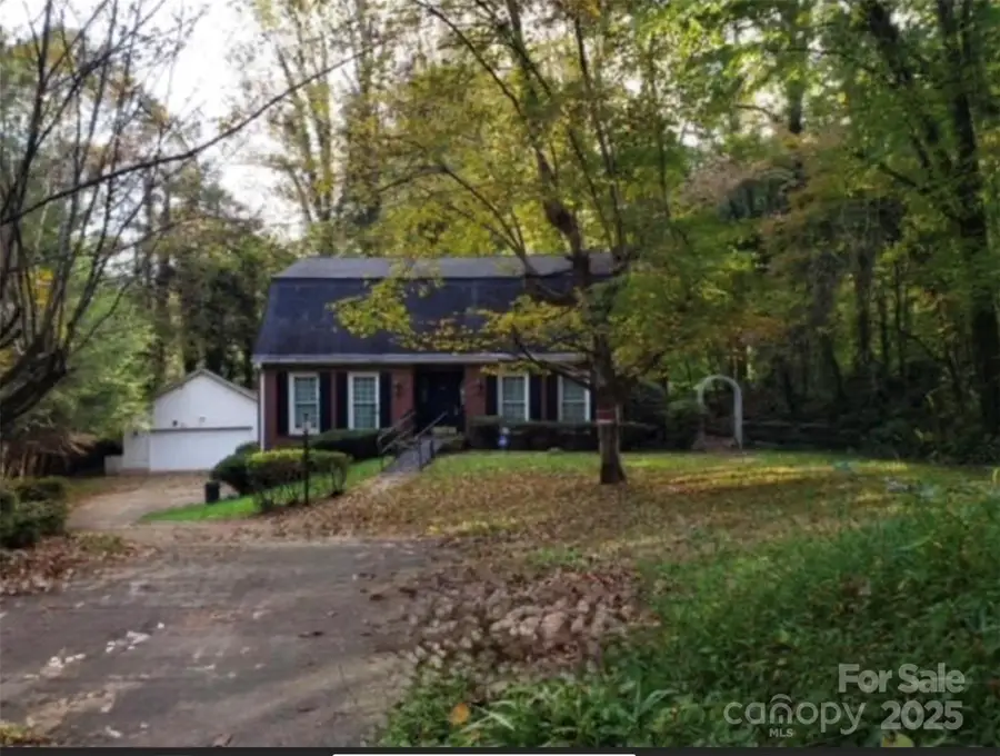 822 Westminster Circle Sw, Lenoir, NC 28645 - Image #2