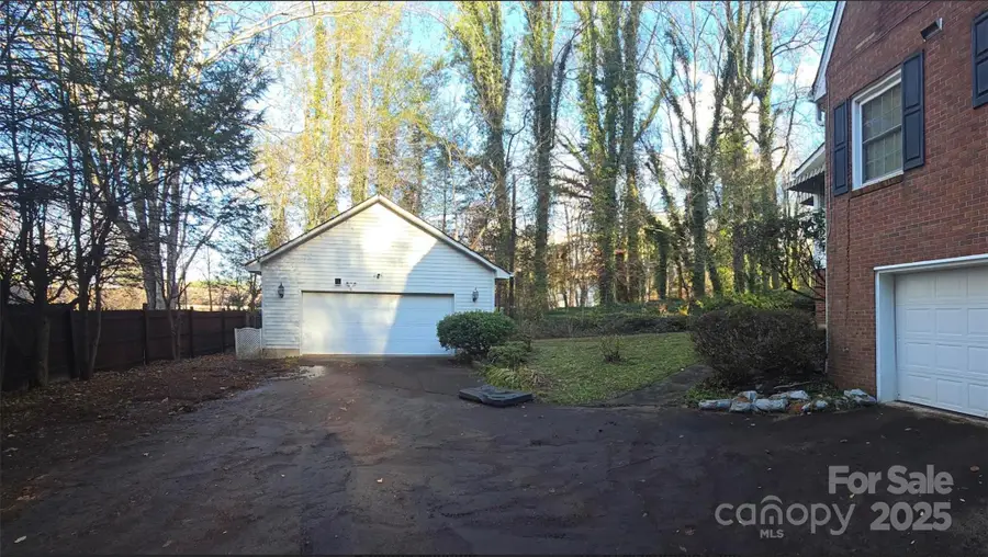 822 Westminster Circle Sw, Lenoir, NC 28645 - Image #3