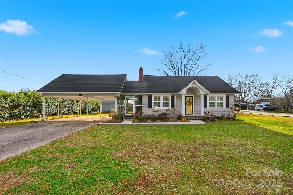 33 20th Avenue Nw, Hickory, NC 28601 - Image #1