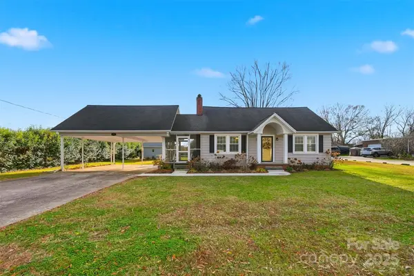 33 20th Avenue Nw, Hickory, NC 28601
