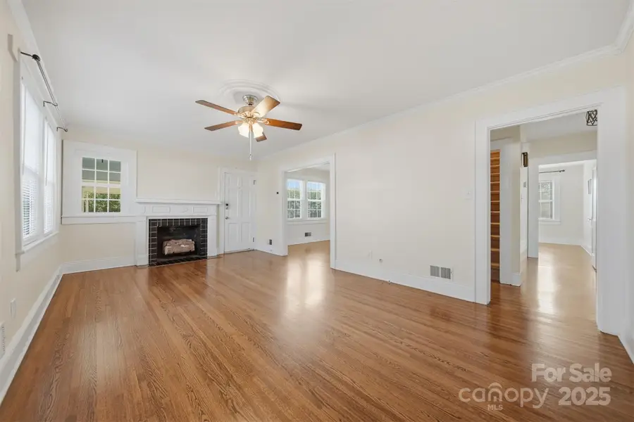 33 20th Avenue Nw, Hickory, NC 28601 - Image #2