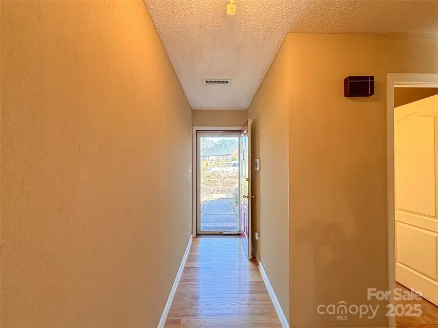 1011 21st Avenue Ne, Hickory, NC 28601 - Image #3