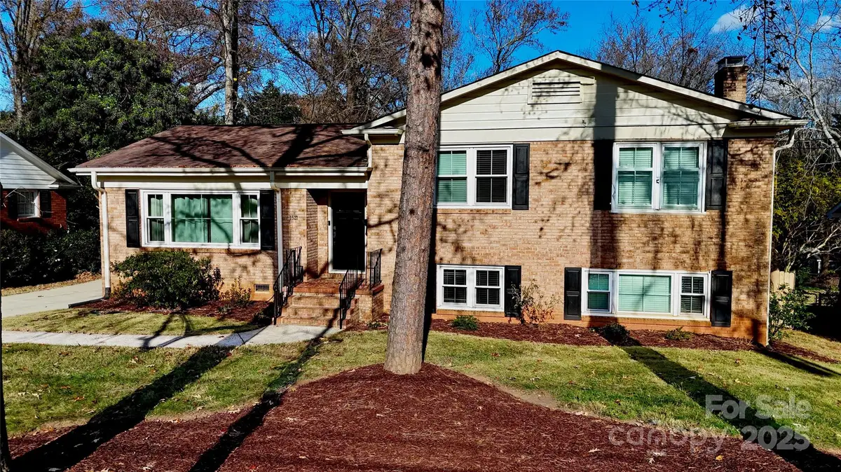 1527 Tamworth Drive, Charlotte, NC 28210 - Image #1