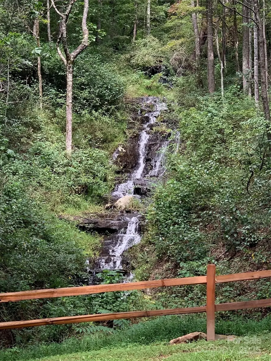 147 W Splitrail Drive #5, Hendersonville, NC 28792 - Image #2