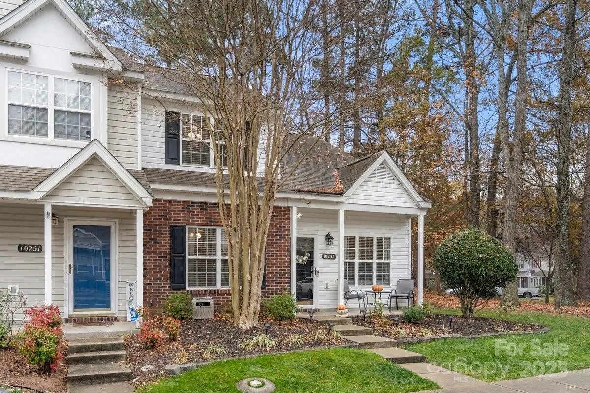 10255 Reindeer Way Lane, Charlotte, NC 28216 - Image #1