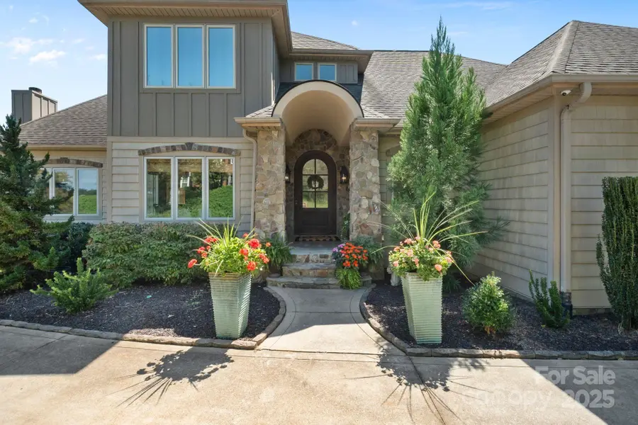 271 44th Avenue Circle Nw, Hickory, NC 28601 - Image #3