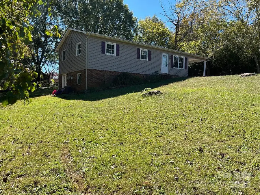 1115 Sandhurst Drive #9, Newton, NC 28658 - Image #2