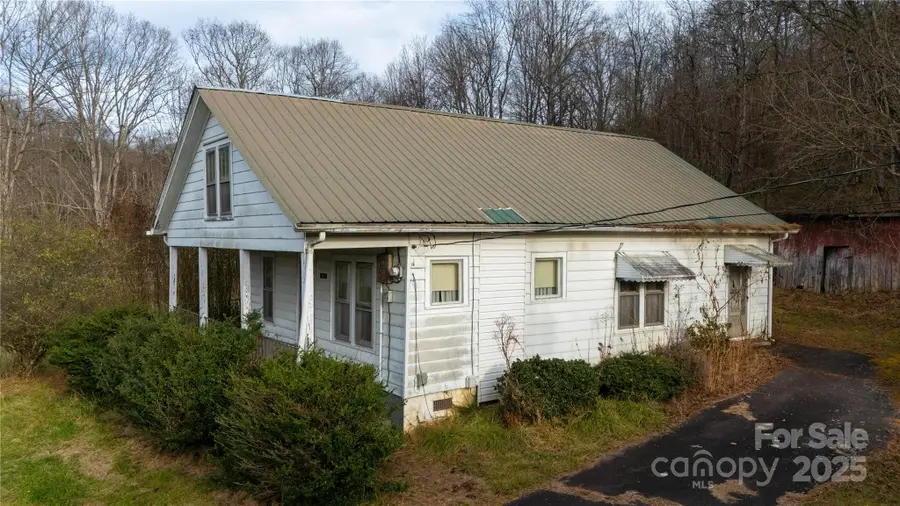141 Burleson Drive, Bakersville, NC 28705 - Image #3