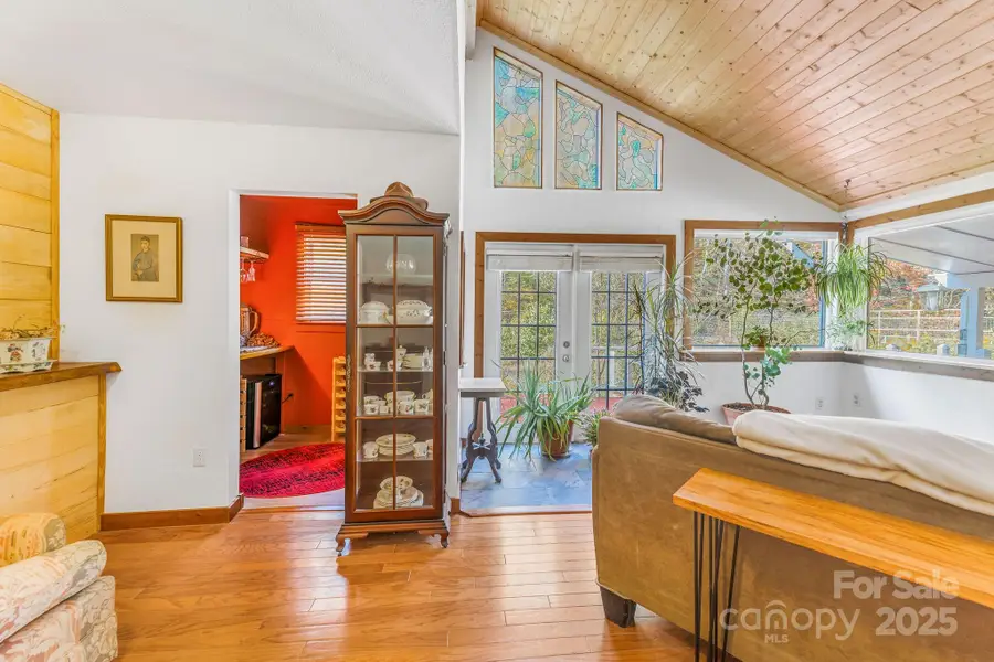 226 Fish Pond Lane, Burnsville, NC 28714 - Image #3