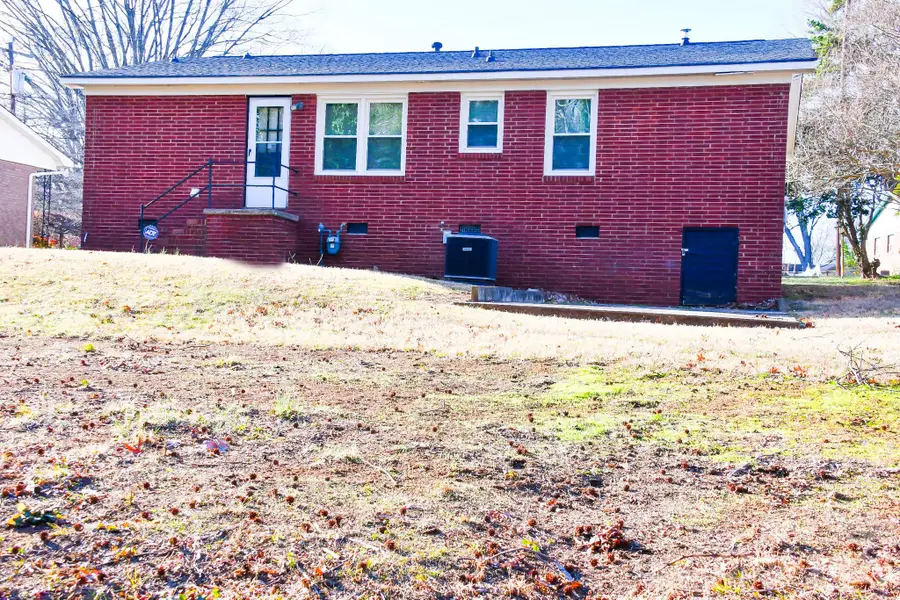 1121 Grovewood Drive, Charlotte, NC 28208 - Image #2