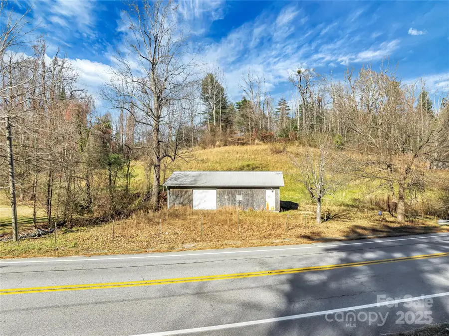 283 Ozone Drive, Saluda, NC 28773 - Image #2
