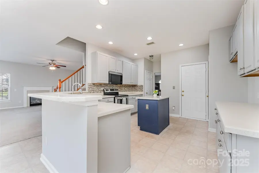 8611 Sabella Lane, Charlotte, NC 28216 - Image #3