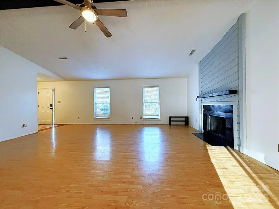 6401 Round Hill Road, Charlotte, NC 28211 - Image #2