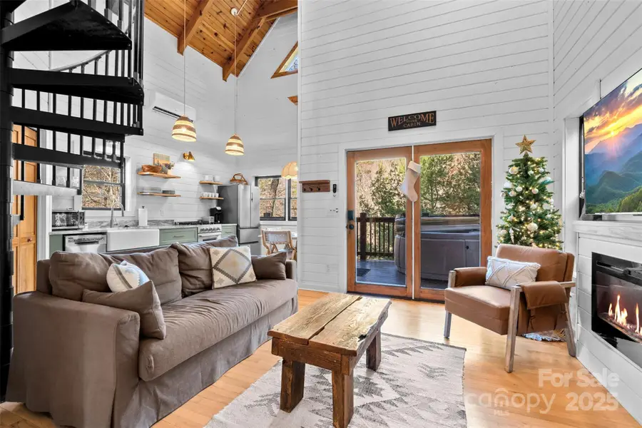 100 Bear Den Mountain View Drive, Spruce Pine, NC 28777 - Image #3