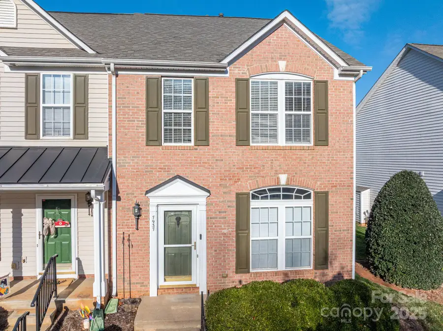 7937 Mariners Pointe Circle, Denver, NC 28037 - Image #2